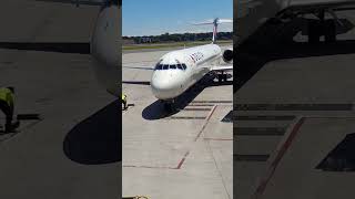 Boeing 717 arriving at the terminal of Hartford Springfield Airport #boeing #aviation #airport