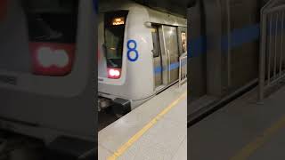 #shorts#ytshorts#delhimetro#rajivchowk#youtubeshorts#trending#train#rail