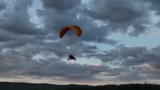 Bieszczady - paralotnią ponad chmurami.