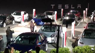 Презентация Tesla Model 3 - видео в перерыве.