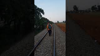 Semangat pak menjalankan tugasnya #shorts #keretaapi #kaiuntukindonesia