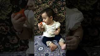 Ranain Eating  Persimmon fruit ||  japani phal  || for the first time .5 November 2023 .8 month baby