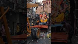 Ganesh lifting #ganeshnimajjanam #ganeshvisarjan #shorts #youtubeshorts #trending #viralvideo