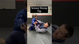 Scissor Sweep tip #bjj #brazilianjiujitsu #jiujitsu #judo #sweep #mma #grappling