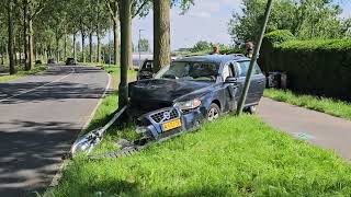 Automobilist wordt onwel en rijdt tegen lantaarnpaal Dordrecht