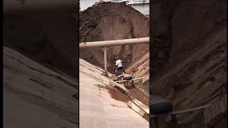 (34) Decompression healing video - Unloading construction sand in big ship with conveyor belt