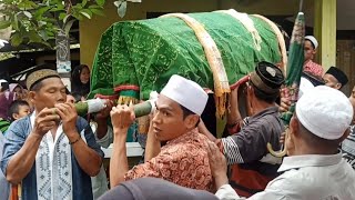 KEDATANGAN JENAZAH KORBAN PEMBUNUHAN ,DIWARNAI ISAK TANGIS KELUARGA