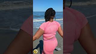 Vacation beach walk on the island #vactionblog #vacation #tryon #workouts #leggings