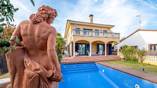 CALAFELL - Fascinante chalet de tres plantas, jardín con piscina, sótano con garaje, sauna y bodega