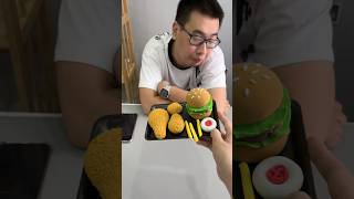 Thử thách anh bạn làm BÁNH HAMBURGER VÀ GÀ RÁN từ đất sét 😨| Bò Cutie #diy #shorts