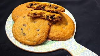 Levain Bakery Chocolate Chip Cookies | How To Make New York Famous Cookies