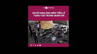 #shorts : Người đàn ông ném tiền lẻ tung toé trong quán ăn | VnExpress