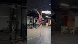 I got a new move ! The Superman 🤑 #dance #pole #poledance #backmuscles