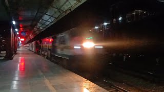 Diesel SHAKTI !!! 130 KMPH BGKT WDP4B Gandhidham Bengaluru Express Raging Kelve Road