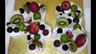 Number Cakes with fresh fruits