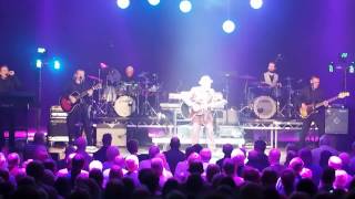 Paul Carrack - Looking Back (Live)