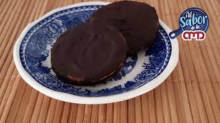 Galleta rellena y cubierta de chocolate / Al sabor de la AMD