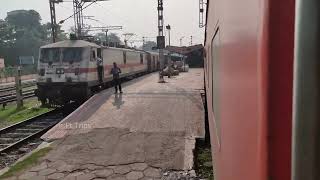 12864 SMVT Bengaluru-Howrah Sf Exp Arriving into Visakhapatnam Station @PtTrips #bengaluru #howrah