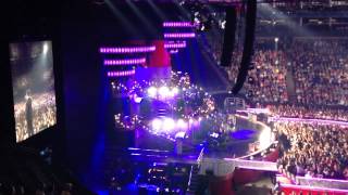 Robbie Williams singing Sinatra "My way" live - Swing both ways tour -  O2 - London