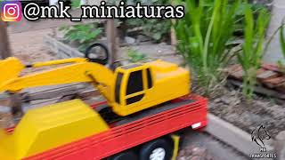 levei minha escavadeira para fazenda #brinquedos #miniaturasdecaminhão #miniaturas #minis #fazenda