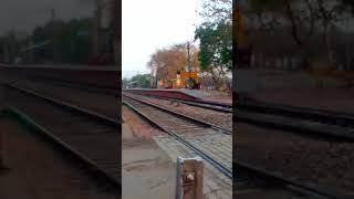 Gatimaan Express 160 की रफ्तार से जाती हुई