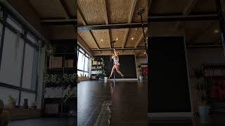 How to pole dance? basic grip push and pull #pole #polefitness #poledance