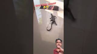 Lizard tiles मे दौड़ नही पा रहा 🦎😂|The lizard is unable to run on the tiles 😂. #shorts #lizard #funny