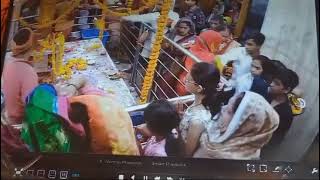 🚨🚨 प्रयागराज के मंदिर में दो औरतें चैन चोरी करते हुए कैमरे में कैद हो गई 🚨🚨 #youtube #prayagraj #up