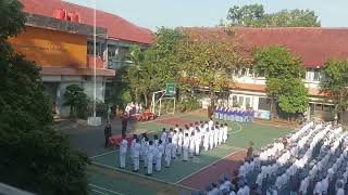 formasi pengibaran sang Merah Putih Paskibra SMAN 1 Kebumen | Tontama Pragana