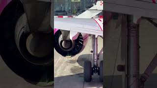 airplane apu / engine running noise