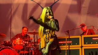 AVRIL LAVIGNE "Girlfriend" Live @ The Forum LA  #thesellouttour #avrillavigne @AvrilLavigne