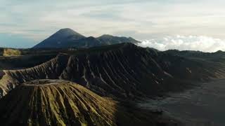 Peaceful Ukulele Music, Relaxing Hawaiian Music With Mountain Sceneries