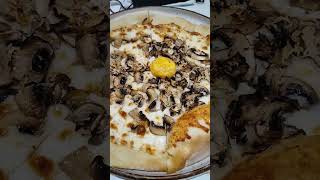 Pizza Mushroom Double Beef dan Salmon