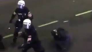 En Serbia la policía educa antifas.