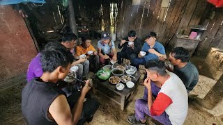 #131:Bưa Cơm Cùng Anh em Thợ Xây Ở Trong Tuyến Cuối Con Đường 3 Cây Hoang Mạc Đá.Mí Tủa VLOG