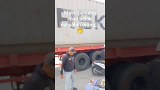 kontener mau belok