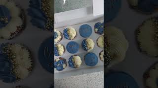 Customised blue vanilla cupcakes| Buttercream| Decorating techniques and Ideas| Flowers| Rose|viral