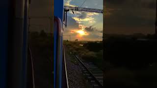 train Status 😍 Sunset Main dhoondne ne 🎶 #shorts #viralshorts #travel #trending