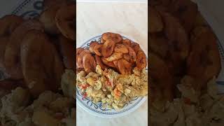 YUMMY 😋FRIED PAPRIKA 🧅 ONIONS 🥚 EGGS WITH FRIED RIPE PLANTAINS/ALL KIDS WILL ASK FOR MORE 🙏🥰😋👍