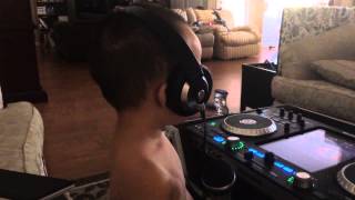 Dj Kenayda Rocking To The Beat