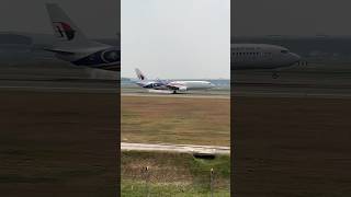 MALAYSIA AIRLINES Boeing 737 landing di runway 24 bandara Soekarno Hatta‼️