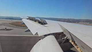 United Airlines Boeing 777-200 landing San Francisco international airport