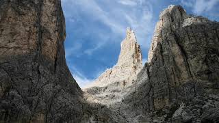 Sentiero trekking torri del Vajolet da rifugio gardeccia