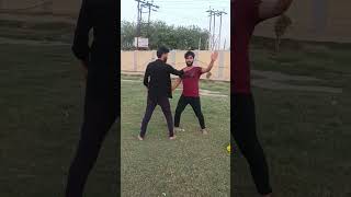 Self defense on road side🔥 ✊#shorts #viral #treding #selfdefense #dltkd