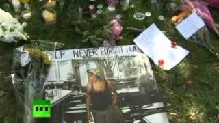 Video of Amy Winehouse fans tribute after singer found dead in London