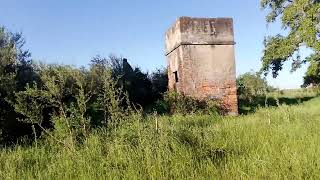 Construções Estranhas Antiga  no Meio da Lavoura,São Gabriel, RS, Ruinas Antigas