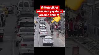 Motosiklet Yayaların arasına daldı⁉️