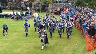 Lancer de poids en longueur aux Highland Games de l'île de Skye.