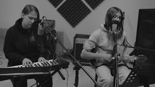 Six Feet Under - Billie Eilish (Live Session by Maky & Evvie)