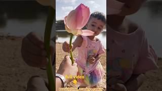 મા દિકરીને પુષ્પ આપતો ફોટોશૂટ mother geve flower her doughter with photoshoot